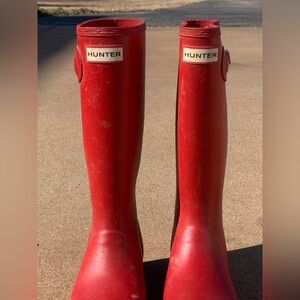 Size 5 girls Hunter boots.
